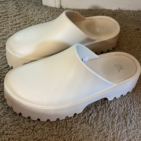 Wild Fable Clogs - Picture 2 of 3